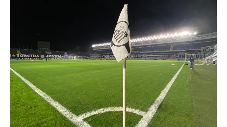 Ex-Santos faz post enigmático e deixa torcedores com 'pulga atrás da orelha': 'Volta para casa logo'