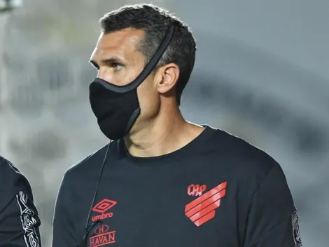 Lazaroni detalha esquema do Athletico contra Santos e dá crédito a António