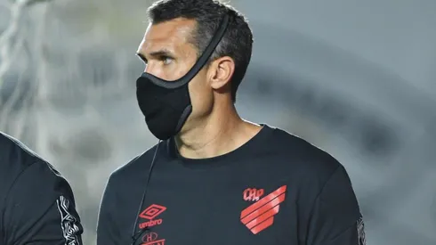 Lazaroni: explicou a mudança tática (Foto: Gustavo Oliveira/athletico.com.br/Divulgação)