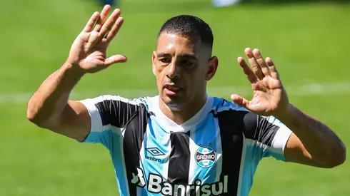 Terceira camisa do Grêmio é lançada nesta terça-feira; confira as fotos. (Foto: Pedro H. Tesch/AGIF)