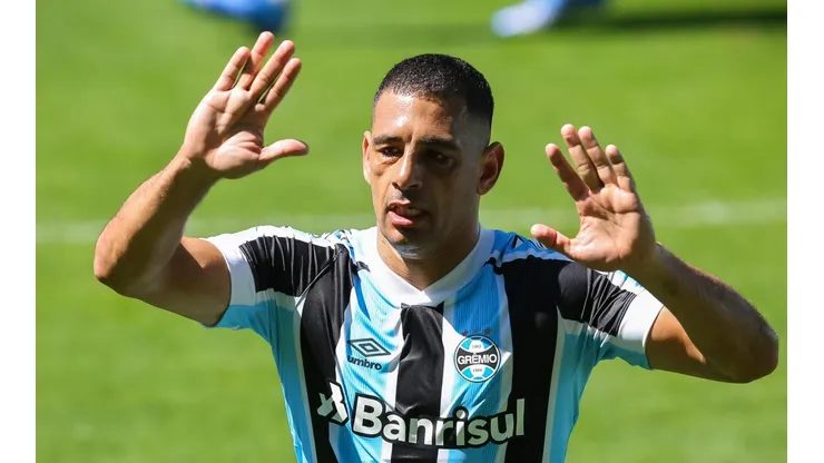 Terceira camisa do Grêmio é lançada nesta terça-feira; confira as fotos. (Foto: Pedro H. Tesch/AGIF)