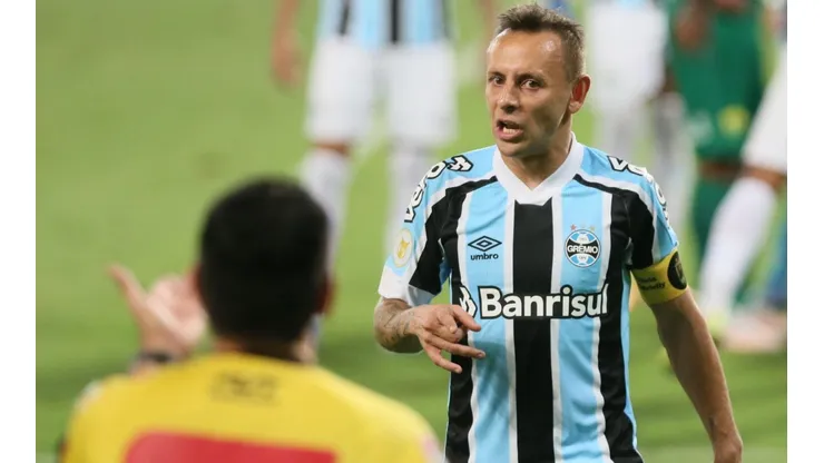 Rafinha: contrato até dezembro (Foto: Gil Gomes/AGIF)