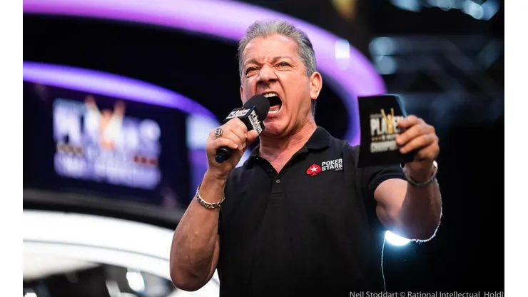 Bruce Buffer durante o PSPC 2019 (Foto: Neil Stoddart/PokerStars)
