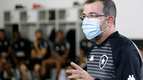 Enderson: confiante no acesso (Foto: Vitor Silva/Botafogo/Divulgação)