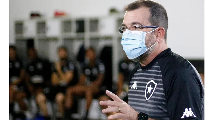 Enderson: confiante no acesso (Foto: Vitor Silva/Botafogo/Divulgação)