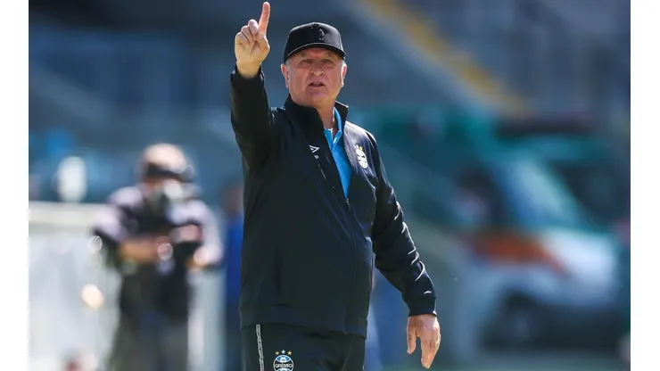Felipão: fará mudanças no time (Foto: Lucas Uebel/Grêmio/Divulgação)