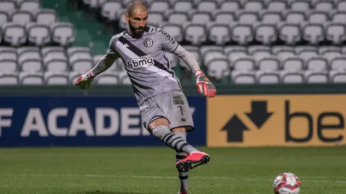 Vanderlei: dificuldade para trabalhar com os pés (Foto: Robson Mafra/AGIF)