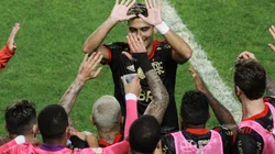 Andreas Pereira comemora com os companheiros o gol marcado sobre o Santos (Foto: Fernanda Luz/AGIF)