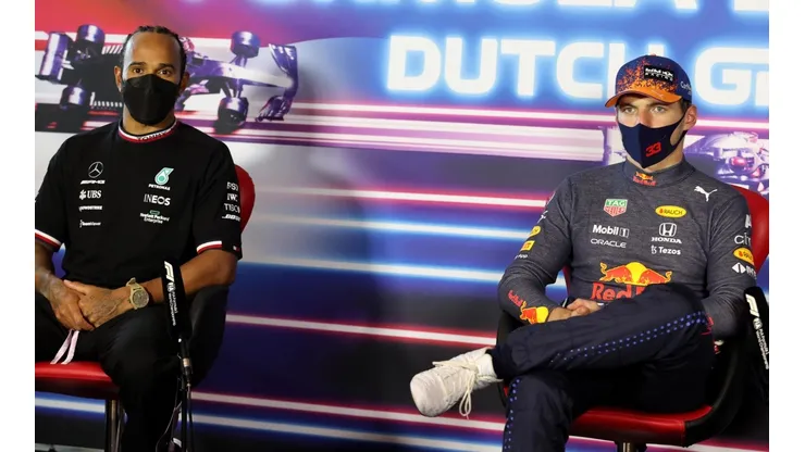 Hamilton e Verstappen, em foto feita no GP da Holanda, neste ano. (Foto: Getty Images)