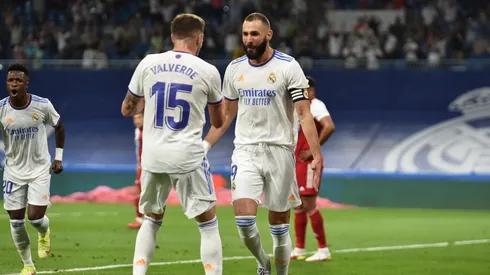 Benzema comemora um dos dois gols na vitória do Real Madrid (Getty Images)