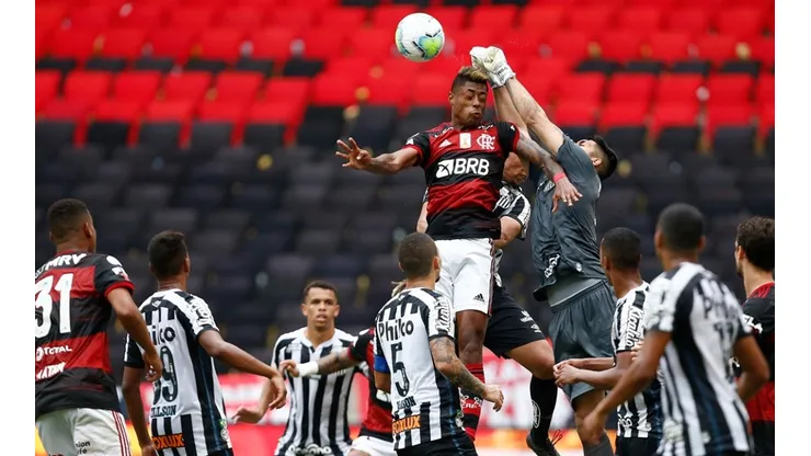 Santos e Flamengo durante partida do Brasileirão
