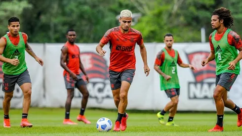Jogadores do Flamengo durante treinamento