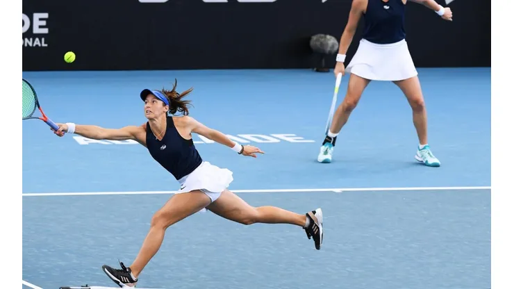 Luisa Stefani sofreu lesão no joelho direito e ficará um tempo parada (Foto: Getty Images)