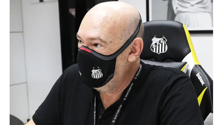 Rueda: pode contratar lateral de graça (Foto: Pedro Ernesto Guerra Azevedo/Santos FC/Divulgação)