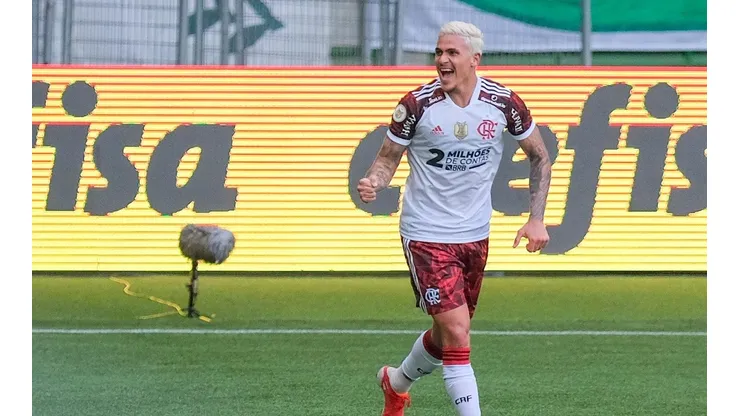 Pedro volta a marcar pelo Flamengo e comemora: "Voltando a balançar as redes. As coisas acontecem no tempo certo". (Foto: Marcello Zambrana/AGIF)