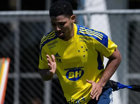 Pai de Zé Eduardo responde Luxa e expõe situação do atacante