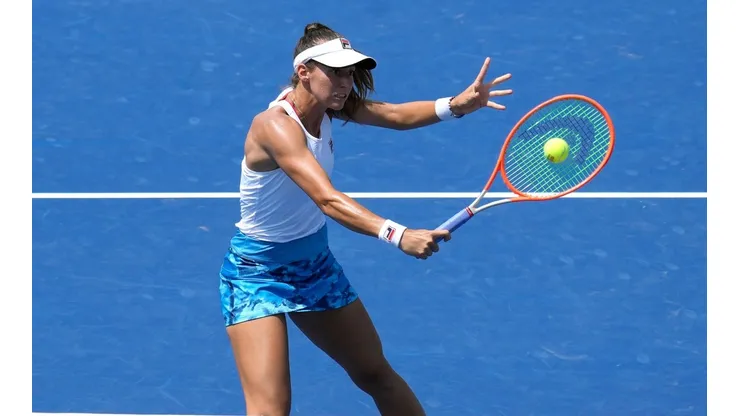 Luisa Stefani sofreu lesão no joelho e não pode terminar a partida da semifinal do US Open (Foto: Getty Images)