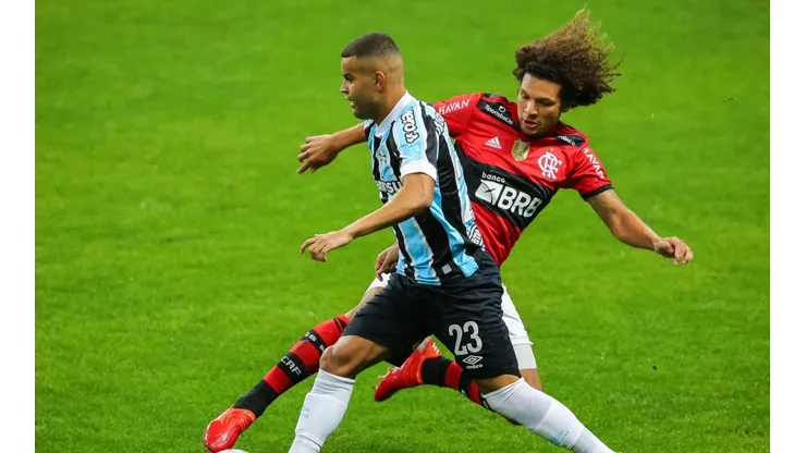 Grêmio e Flamengo, em campo pelas quartas da Copa do Brasil (Foto: Pedro H. Tesch/AGIF)