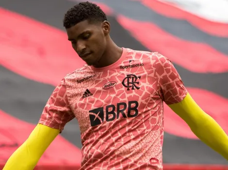 Hoje terceiro goleiro, Hugo fazia sua estreia como profissional a um ano atrás