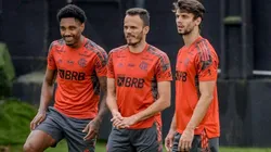 Vitinho (esq.), Renê (meio) e Rodrigo Caio (dir.) durante treino do Flamengo na Gávea (Flamengo/Reprodução)