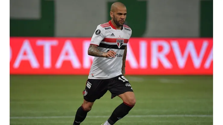 Diretoria do São Paulo anuncia que Daniel Alves não joga mais pelo São Paulo. (Foto:
