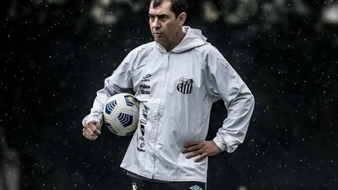 Carille assinou com o Santos até 2022