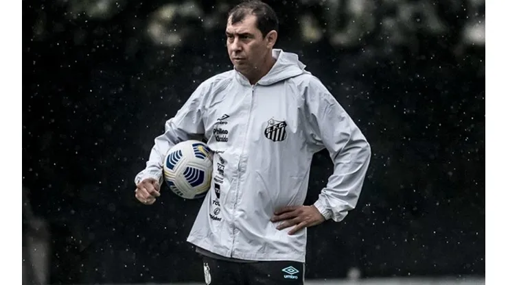 Carille assinou com o Santos até 2022