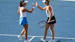 Registro feito da dupla Luisa Stefani e Gabriela Dabrowski, em agosto deste ano. (Foto: Getty Images)