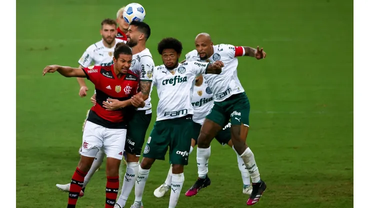 Flamengo e Palmeiras, durante a partida do primeiro turno (Foto: Getty Images)