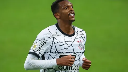 Jô durante jogo entre Grêmio e Corinthians (Pedro H. Tesch/AGIF)