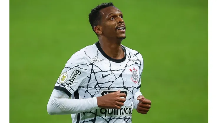 Jô durante jogo entre Grêmio e Corinthians (Pedro H. Tesch/AGIF)