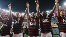 Jogadores do Flamengo saúdam a torcida (Foto: Getty Images)