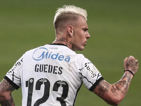 Em sua estreia pelo Timão, Roger Guedes marca de falta; veja gol