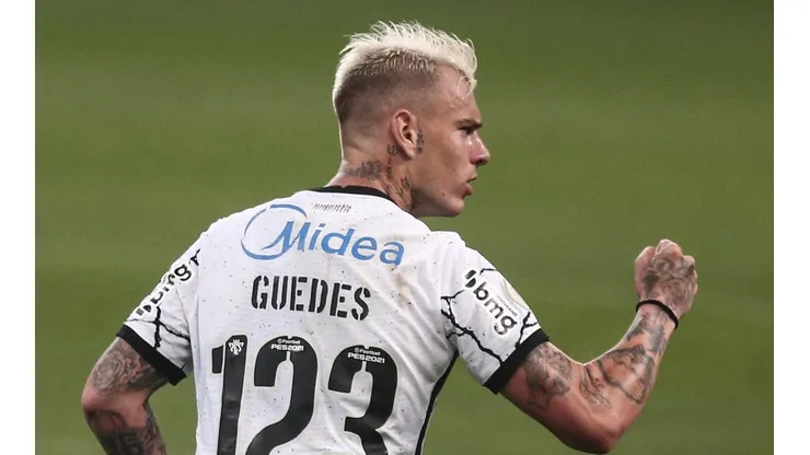 Em sua estreia pelo Timão, Roger Guedes marca de falta; veja gol. (Foto: Ettore Chiereguini/AGIF)