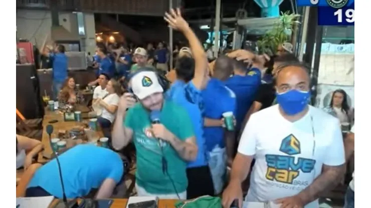 Narrador pró-Cruzeiro nem tempo de vibrar com gol e desabafa: "Viramos meme mais uma vez"