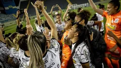 Na foto, o time Alvinegro comemorando a vitória sobre a Ferroviária. (Foto: Reprodução Twitter Brasileirão Neoenergia)