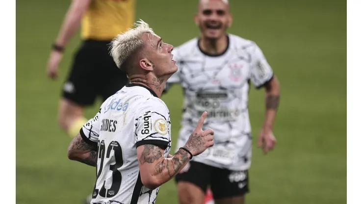 Róger Guedes comemora primeiro gol com a camisa do Corinthians (Ettore Chiereguini/AGIF)