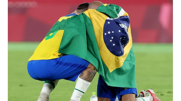 Daniel Alves usa “slogan” de Bolsonaro para celebrar dia da Independência do Brasil e gera conflitos de opiniões
