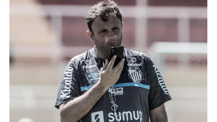 Mazzuco: dirigente abriu o jogo sobre as tratativas (Foto: Ivan Storti/Santos FC/Divulgação)