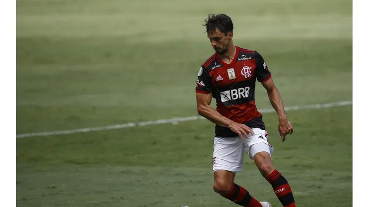 Flamengo estuda ter o retorno de Rodrigo Caio no duelo contra o Palmeiras. (Foto: Getty Images)