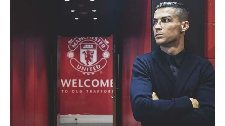 Cristiano Ronaldo posa em retorno ao Manchester United (Twitter/Reprodução)