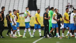 Registro da suspensão da partida. (Foto: Getty Images)