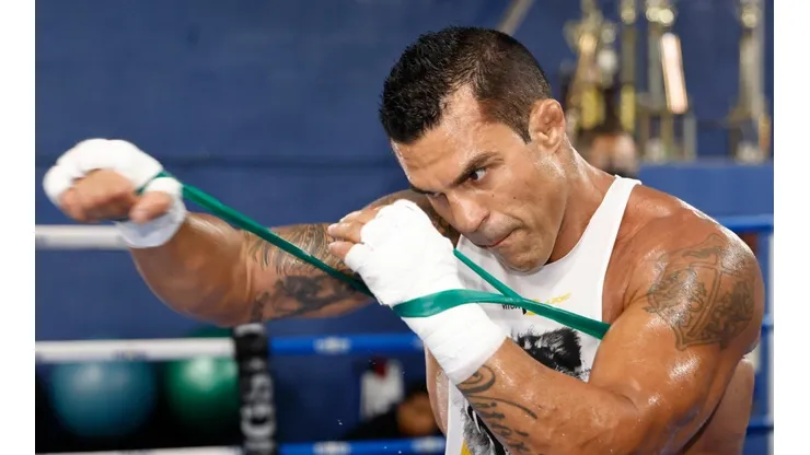 Vitor Belfort poderá enfrentar ex-campeão mundial da nobre arte (Foto: Getty Images)