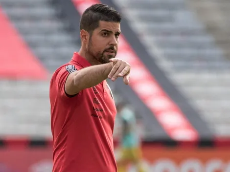 Com desfalques e retornos, António Oliveira projeta mudanças no Furacão que enfrenta o Sport