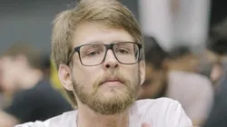 Felipe Hoffmann levou a bandeira verde amarela no lugar mais alto do pódio no PokerStars (Foto: 4Bet Poker Team)