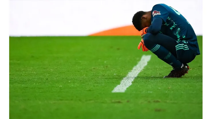 Hugo Souza em jogo do Flamengo