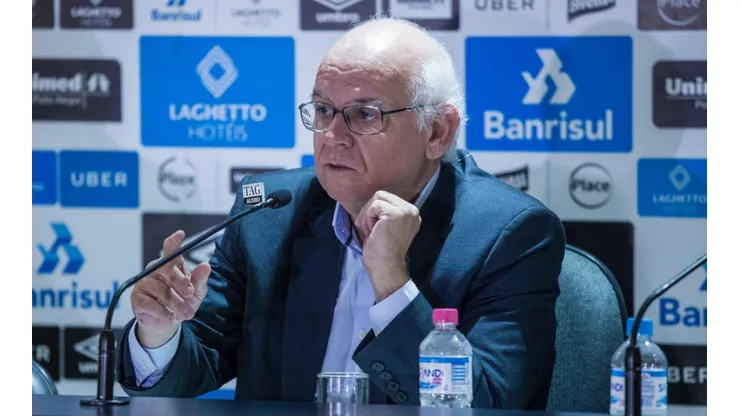 Bolzan: repudiou atitudes da torcida (Foto: Lucas Uebel/Grêmio/Divulgação)