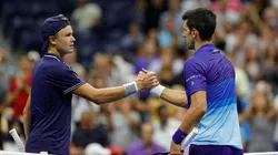 Djokovic estreia com vitória no US Open contra o jovem Holger Rune, de apenas 18 anos. (Foto: Getty Images)