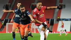 Rafael em ação pelo Basaksehir contra o United na Liga do Campeões (Foto: Getty Images)