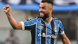 Maicon: tinha contrato até dezembro (Foto: Pedro H. Tesch/AGIF)